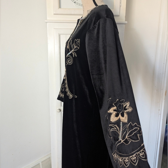 Vintage Velvet Robe/Gown - Picture 5 of 10